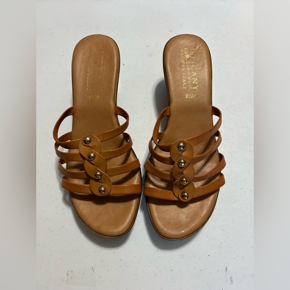 Tuscany Resort by Easy Street Tan Slide Wedge Sz 9.5 M Italian Made Stud Accent - Picture 1 of 6